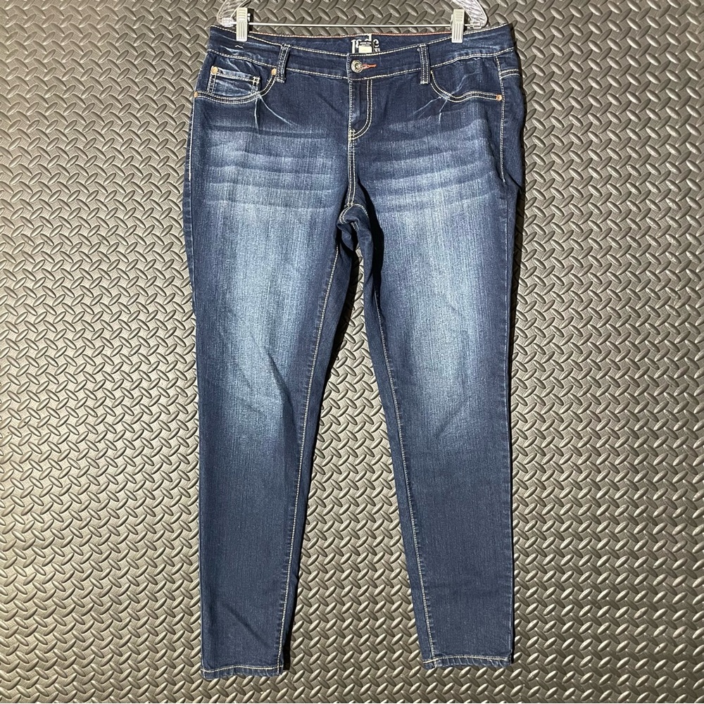 Jade Jeans Embroidered Stretchy Dark Blue Stone Washed Women’s Jeans Size 14‎